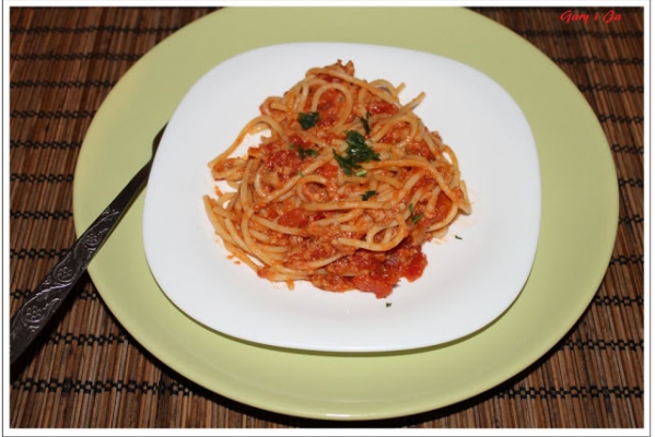 Spaghetti w sosie ze świeżych pomidorów / Spaghetti with fresh tomato sauce
