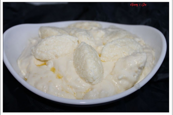 Kopytka serowe w sosie śmietankowym / Cheese dumplings in creamy sauce