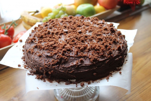 Czekoladowe ciasto z czekoladową polewą / Chocolate cake with chocolate icing