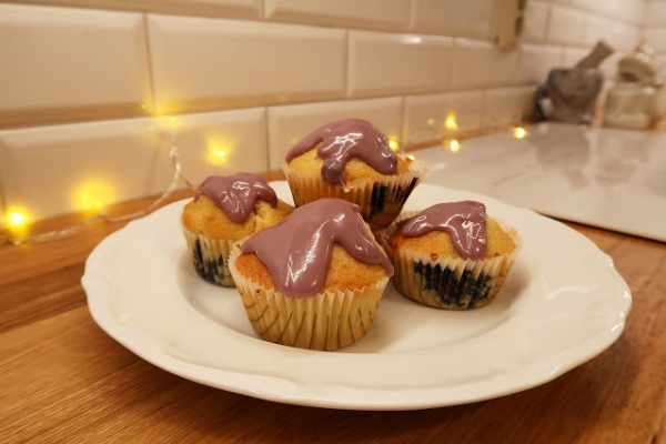 Muffinki z borówkami i białą czekoladą