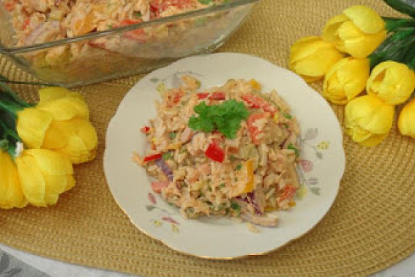 Sałatka ryżowa z papryką - pyszna i prosta