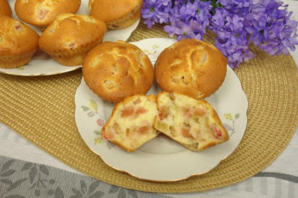 Babeczki z rabarbarem – muffiny z rabarbarem
