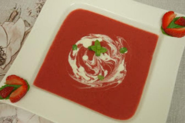 Przepyszna zupa truskawkowa – chłodnik truskawkowy