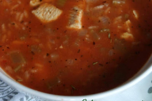 Szybka zupa pomidorowa z ryżem i kurczakiem