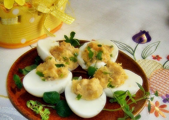 Jajka faszerowane makrelą