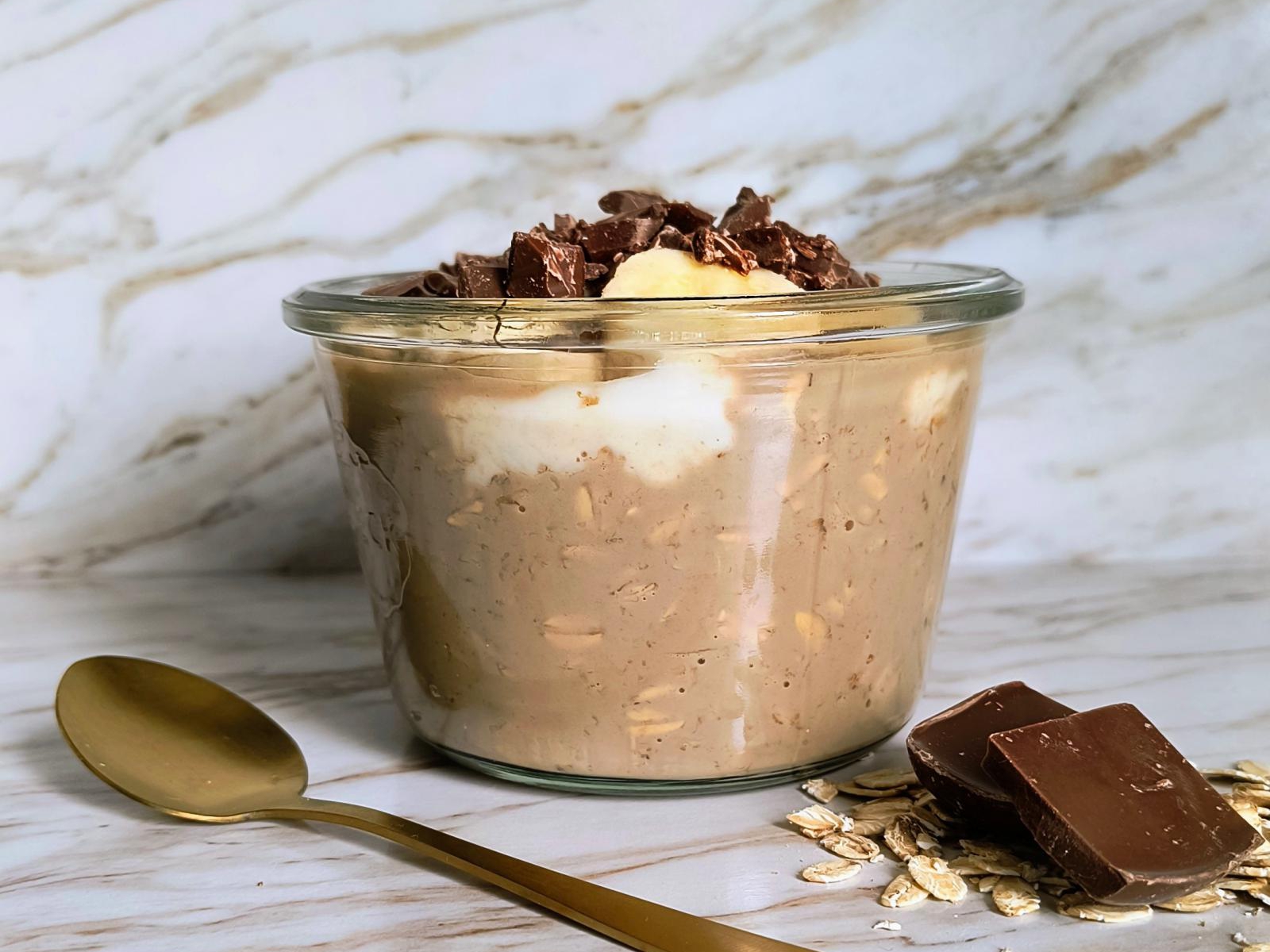 Owsianka kawowa z bananem i czekoladą