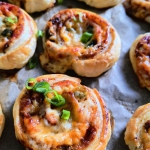 Mini pizzerinki z ciasta...