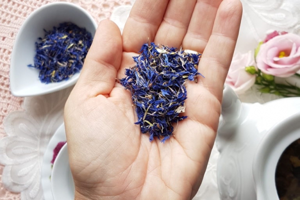 „Lato herbatą pachnące” – herbata bławatkowo-różana