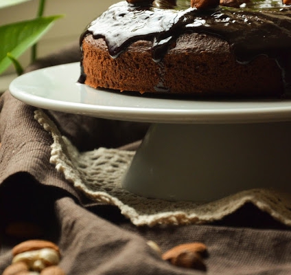 Ciasto czekoladowe z orzechami i migdałami