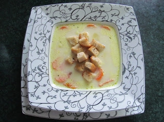 Zupa serowo - cebulowa z czosnkowymi grzankami