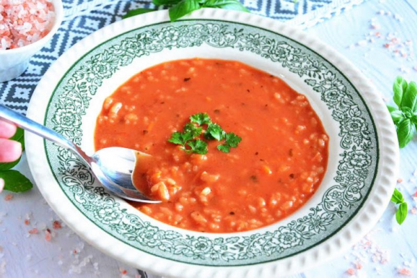 Przepis na zupę pomidorową z ryżem
