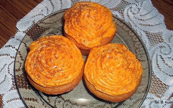 Muffiny z kremem marchewkowym