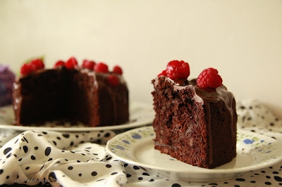 Ciasto - czekoladowa cukinia z malinami