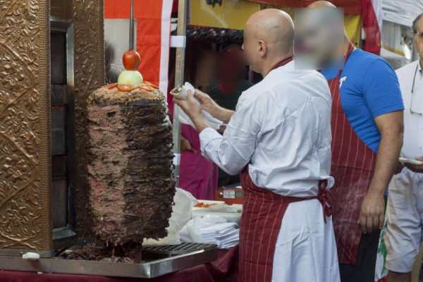 Turystka zapłaciła kartą za kebaba w barze. Z jej konta zniknęła ogromna suma