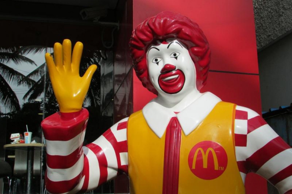McDonald’s chce wprowadzić dużą zmianę w zestawach Happy Meal. Chodzi o zabawkę