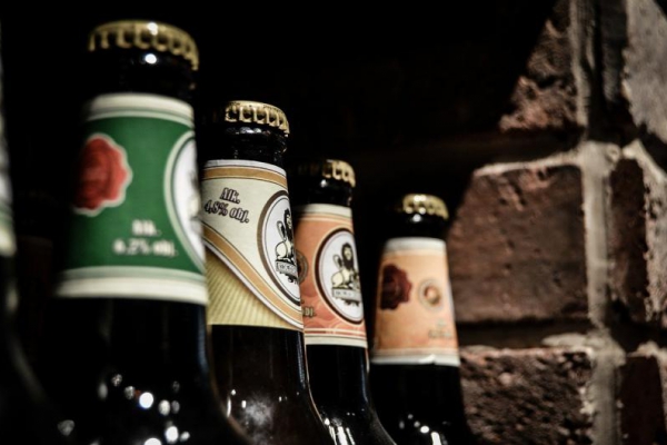 Oznaczenie “piwo krafotowe” na etykietach niektórych browarów. Od razu pojawiły się kontrowersje