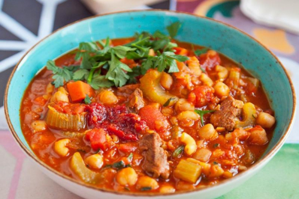 Marokańska zupa harira z ciecierzycą. Bardzo sycąca i rozgrzewająca. PRZEPIS