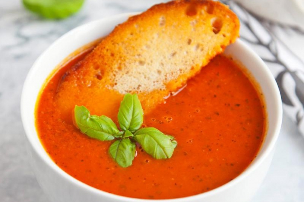 Włoska zupa pomidorowa krem z grzanką. PRZEPIS