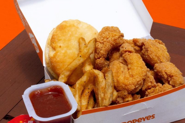 KFC i McDonald’s będą miały nową konkurencję. Do Polski wchodzi amerykański fast food Popeyes