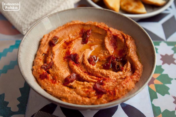 Hummus pomidorowy. Bardzo intensywny smak, można użyć jak smarowidło albo dip. PRZEPIS