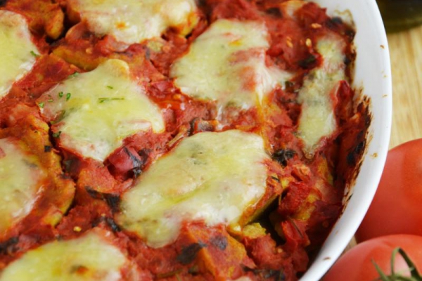 Kopytka dyniowe zapiekane w sosie pomidorowym z mozzarellą – jedna z najlepszych zapiekanek na świecie