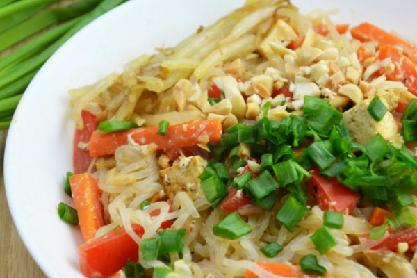 Dietetyczny pad thai – szybki i wegetariański