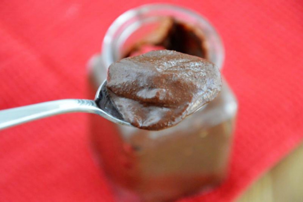 Zdrowa domowa nutella bez cukru z orzechów laskowych