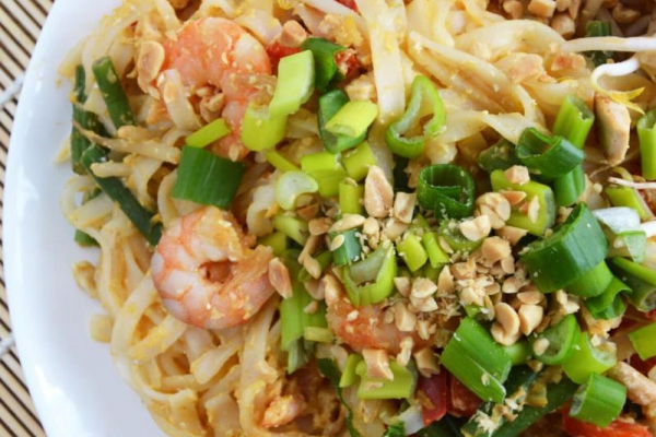 Pad thai z fasolką szparagową – sezonowa wersja najbardziej popularnego tajskiego dania
