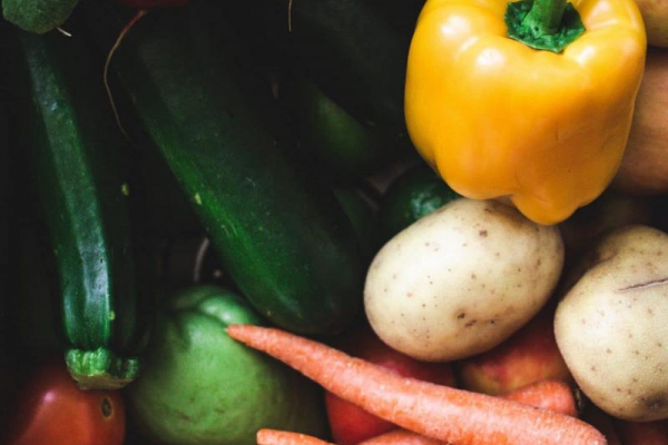 Dlaczego warto jeść sezonowo – 4 zalety jedzenia sezonowych warzyw i owoców