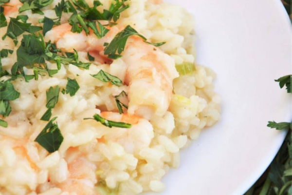 Idealne kremowe risotto z krewetkami – świetny pomysł na romantyczną kolację w Walentynki