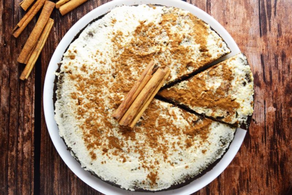 Wegańskie ciasto dyniowe fit z kremem z nerkowców – puszyste ciasto dyniowe bez cukru i bez jajek