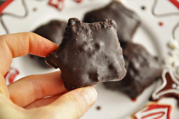Fit pierniczki bez cukru z czekoladą – zdrowe ekspresowe wegańskie pierniczki od razu miękkie