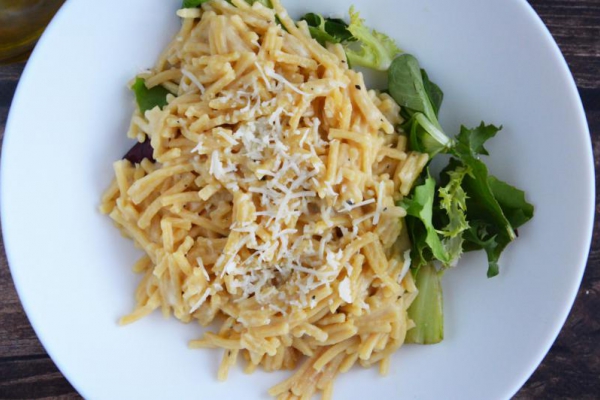 Spaghetti cacio e pepe, czyli najłatwiejszy makaron z serem i czarnym pieprzem