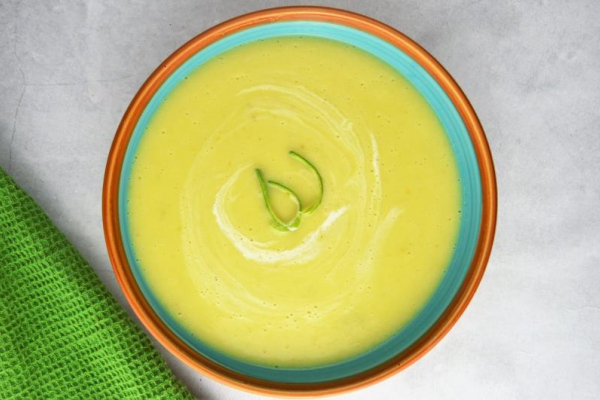 Zupa krem z porów i ziemniaków, czyli przepyszna zupa ziemniaczano-porowa