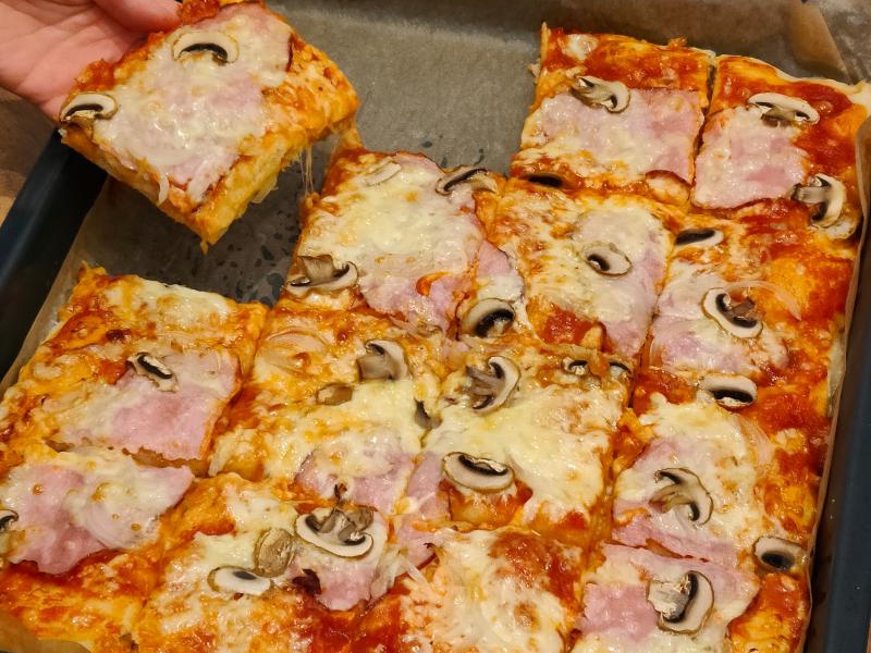 Domowa pizza capricciosa