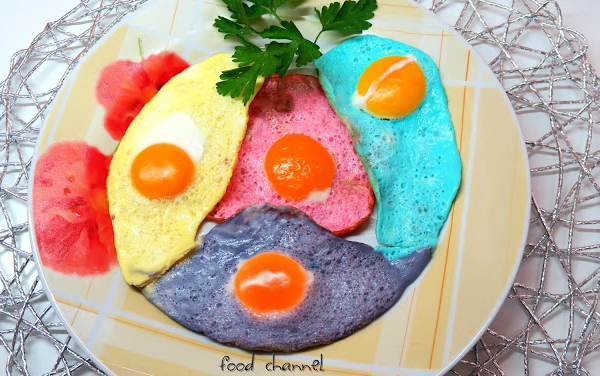 Kolorowe jajka sadzone