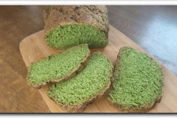 Zielony chlebek szpinakowy