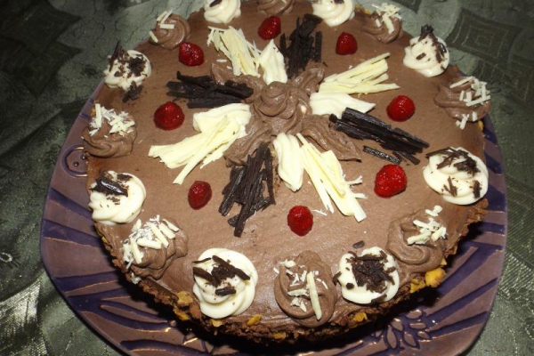 Tort czekoladowy z malinami - mój debiut