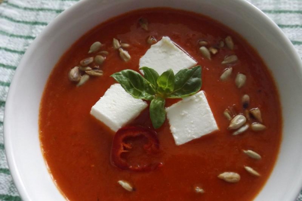 Zupa kremowa pomidorowo - paprykowa z fetą