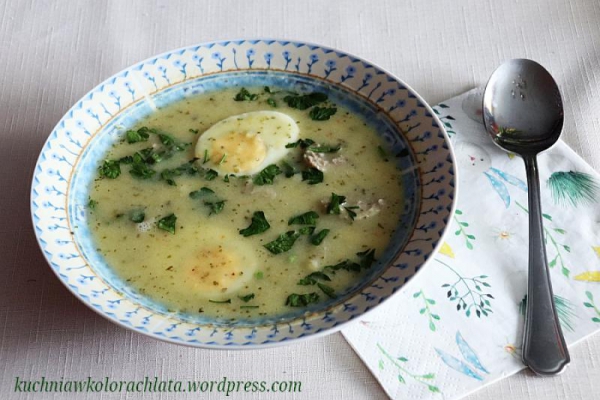 Kremowa zupa chrzanowa z białą kiełbasą i jajkiem