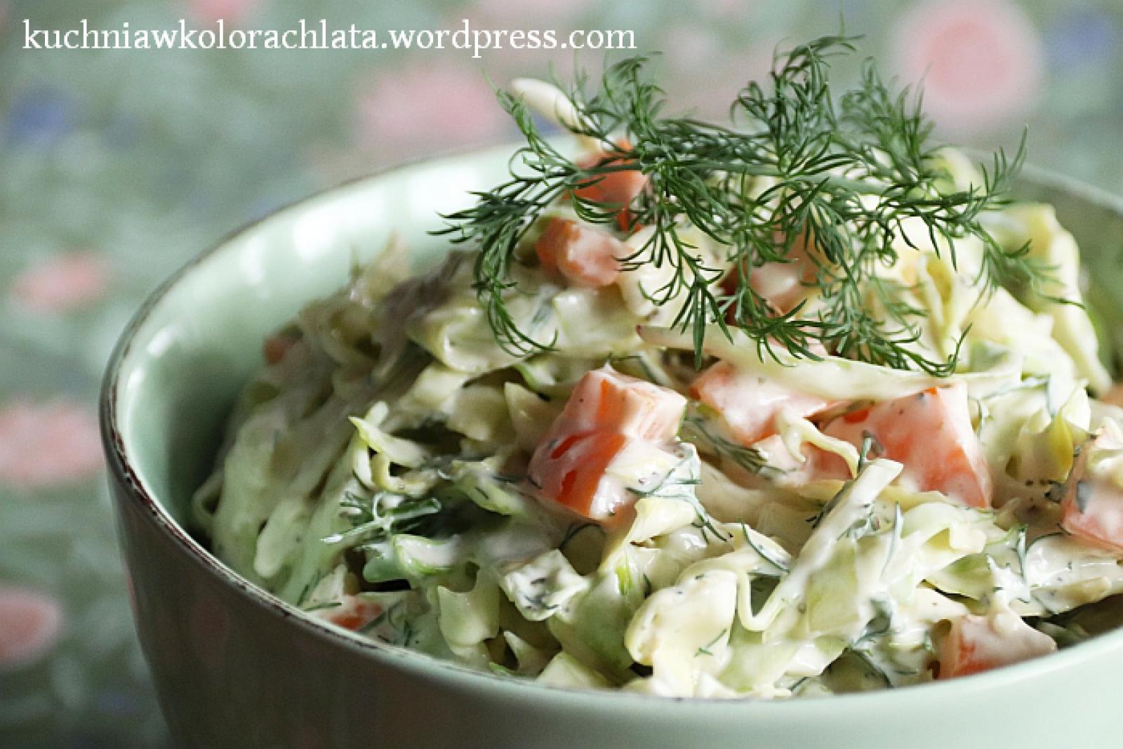 Surówka z młodej kapusty z papryką i koperkiem