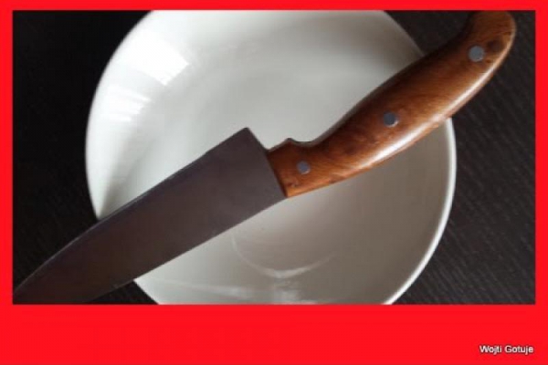 Jak naostrzyć nóż kuchenny talerzem