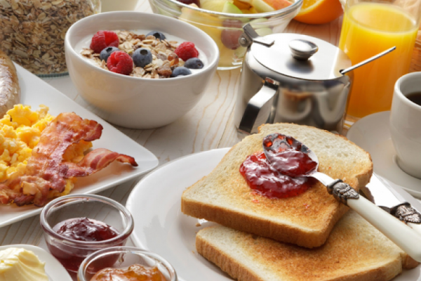 10 Smacznych i Zdrowych Pomysłów na Śniadanie dla Aktywnych Kobiet