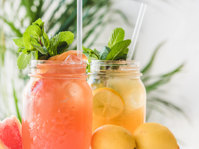 5 Pomysłów na Orzeźwiające Lemoniady na Lato