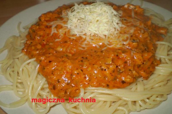 Spaghetti drobiowe z twarożkiem o smaku pieprzu