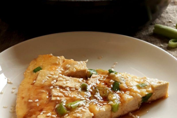Omlet po chińsku z tofu i dymką