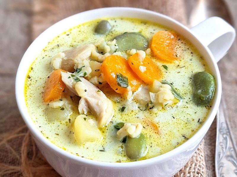 Zupa z bobem, kaszą bulgur i kurczakiem