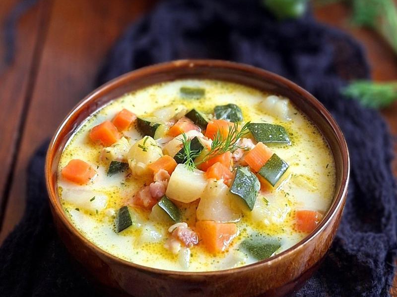 Zupa z cukinią, porem i boczkiem