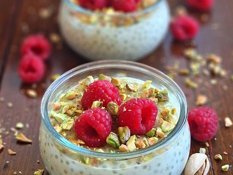 Pistacjowy pudding z tapioki z malinami