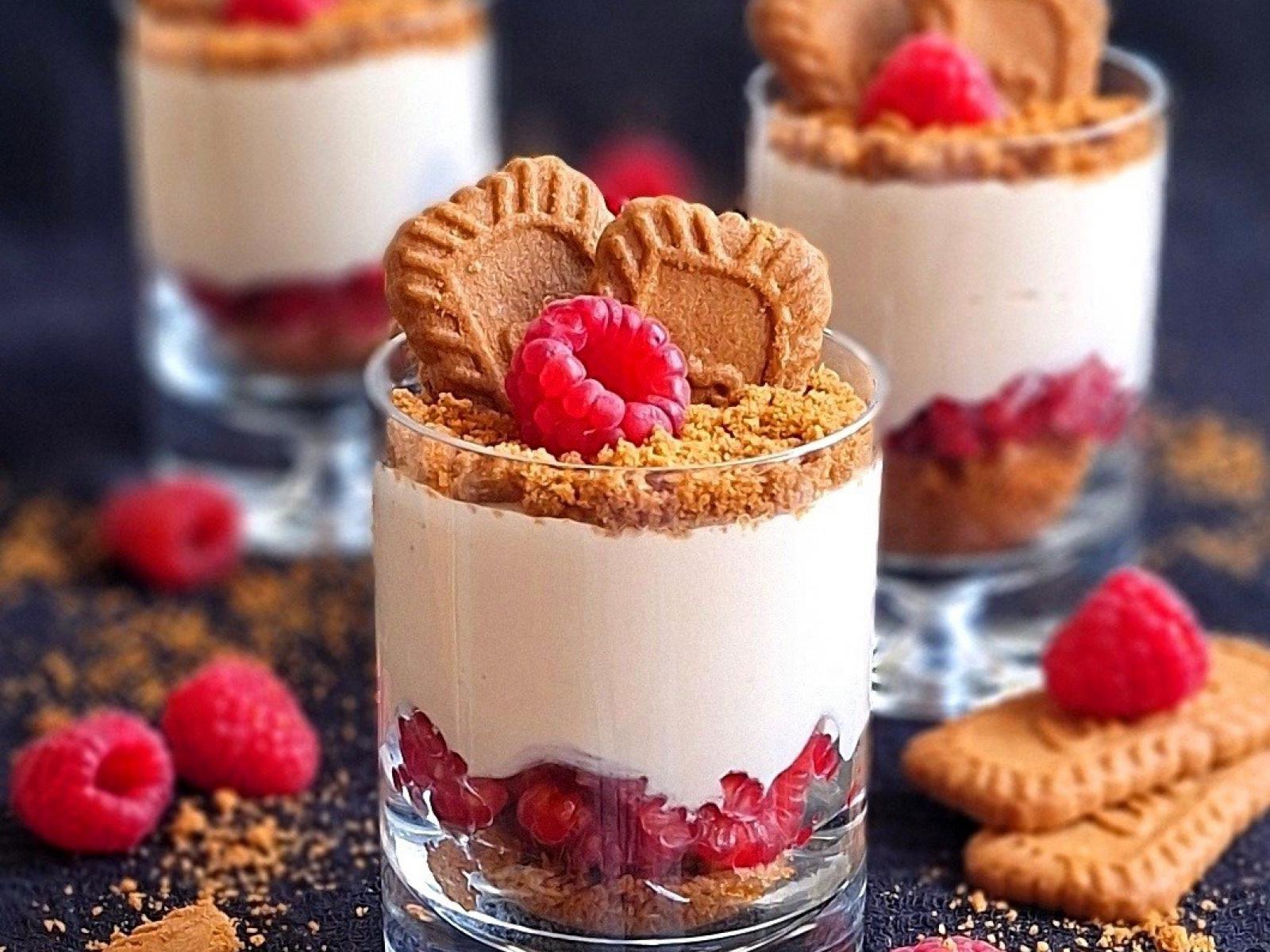 Deser jogurtowy Lotus Biscoff z malinami